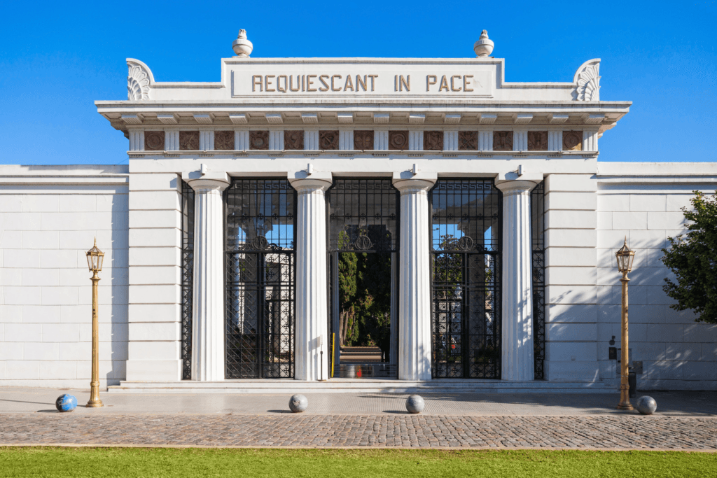 Fachada do cemitério Recoleta